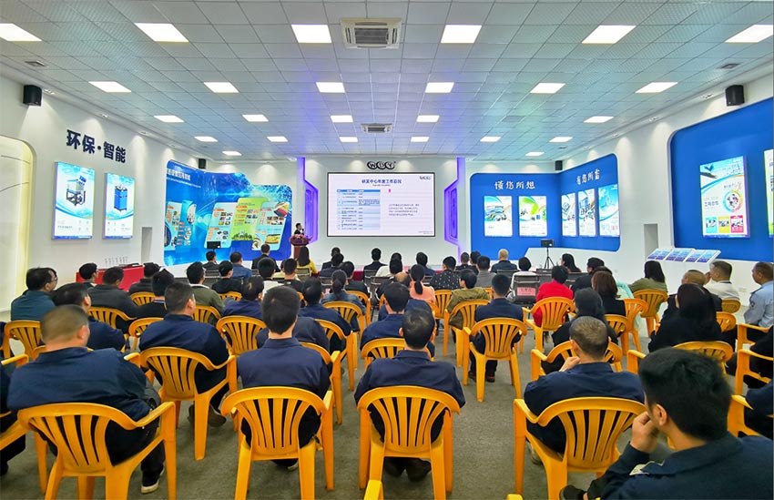 萬(wàn)達(dá)業(yè)員工合影